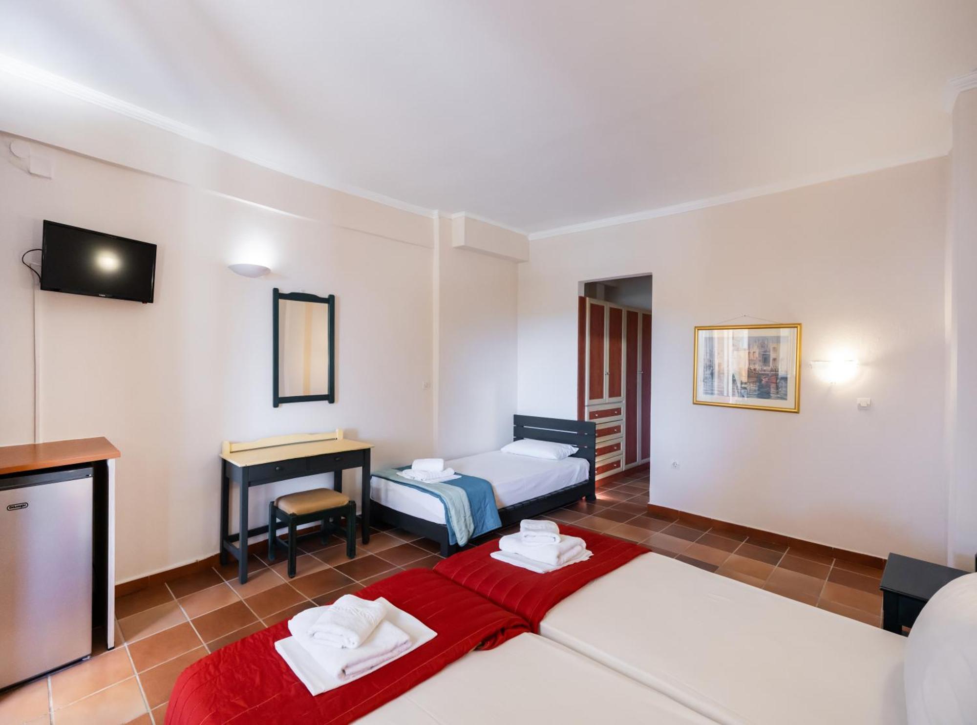 Ionio Hotel Нікіана Екстер'єр фото